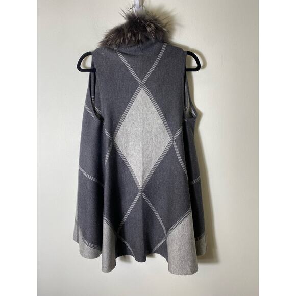 Dolce Cabo Gray Geometric Print Cape Vest With Raccoon Fur Collar Sz S/M - Picture 2 of 3